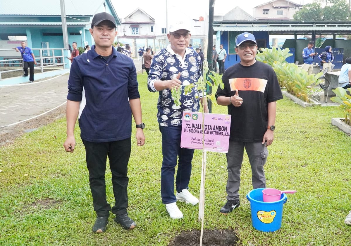 Wali Kota Ambon Lakukan Penanaman Pohon Trembesi, Perkuat Komitmen Penghijauan Kota