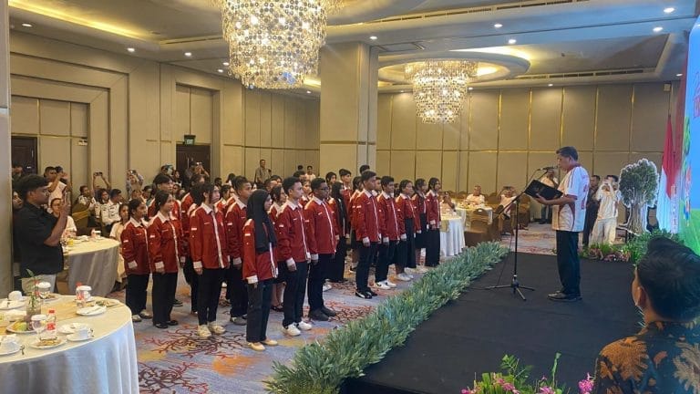 Walikota Ambon Bodewin Hak Anak Tak Boleh Diabaikan