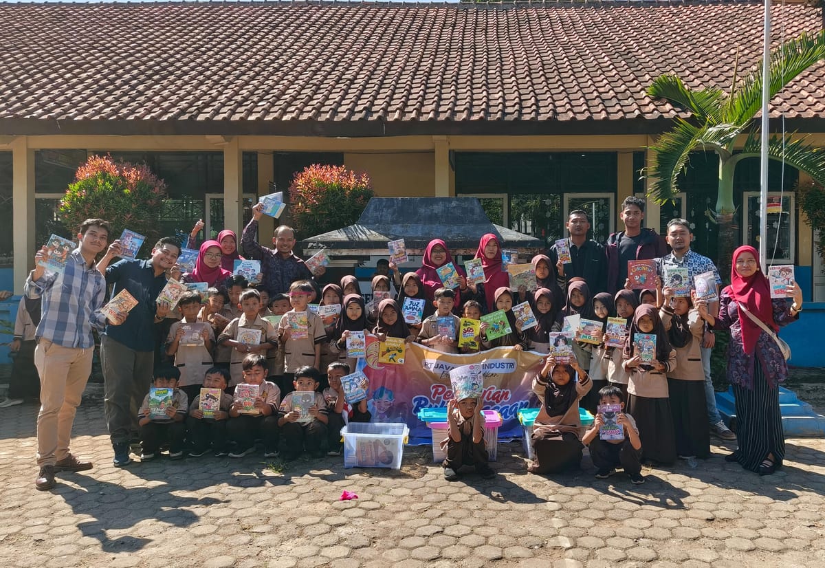 Sinergi PT JWI dan Pemkab Batang: Salurkan 322 Buku Guna Sukseskan Gerakan 'Sak Buku Sak Minggu'