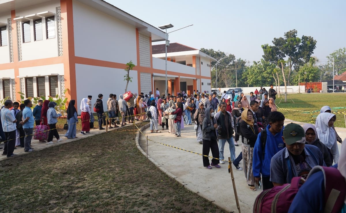 Suasana Haru  MPLS SR  Sragen, Anak Buruh Kini Bisa Wujudkan Mimpi