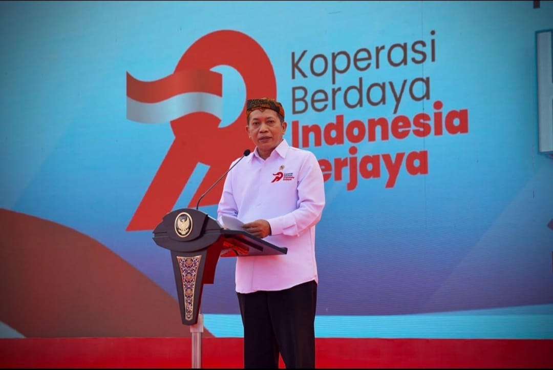 Menkop Apresiasi Capaian KDKMP di Jatim Pada Puncak Peringatan Harkop