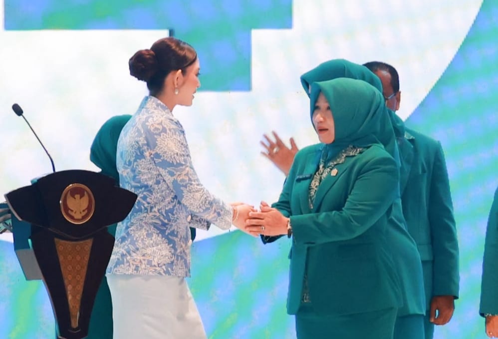 Ketua TP PKK Ternate Marliza M. Tauhid Raih Penghargaan Adhi Bhakti Utama