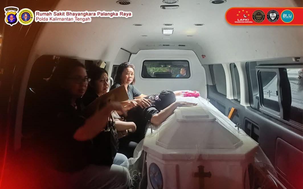 Air Mata dan Penghormatan Terakhir, Rumkit Bhayangkara Antar Briptu Nopandri Pulang ke Keluarga