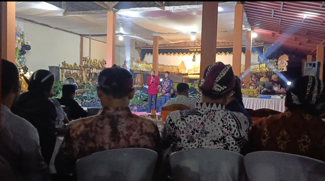 Usai Rintik Hujan, Gelar Wayang Kulit Menjaga Napas Budaya Jawa di Palangka Raya