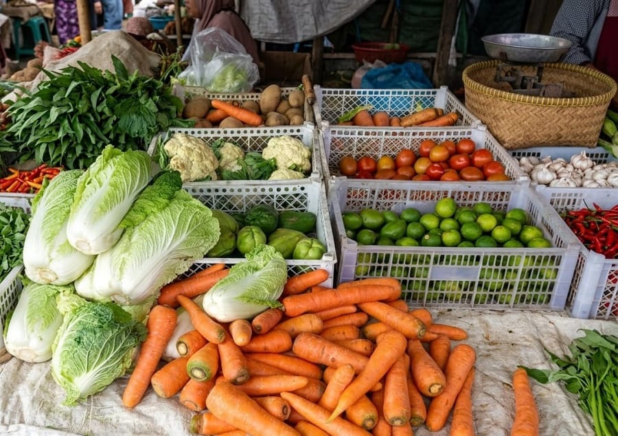 Harga Wortel Bertahan Tinggi, Timun Mulai Turun Tipis di Pasar Tradisional Solo