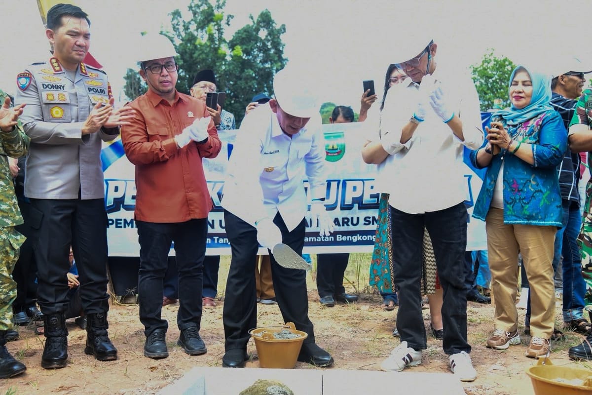 Tingginya minat siswa untuk melanjutkan pendidikan di sekolah kejuruan Pemrpov Kepri membangun 2 unit SMKN.