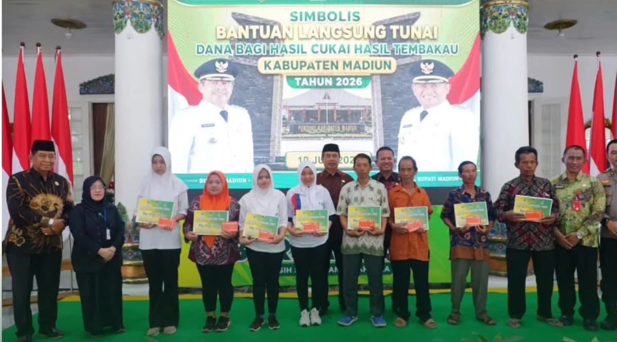 Tepat di Tahun Ajaran Baru, Pemkab Madiun Salurkan BLT DBHCHT Rp1,7 Miliar untuk Buruh