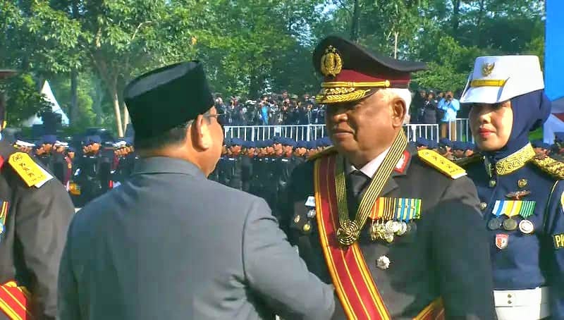 Hari Bayangkara ke 80, Presiden Prabowo Anugerahkan Bintang Kehormatan kepada Dewan Pertimbangan SMSI Taufiequrachman Ruki