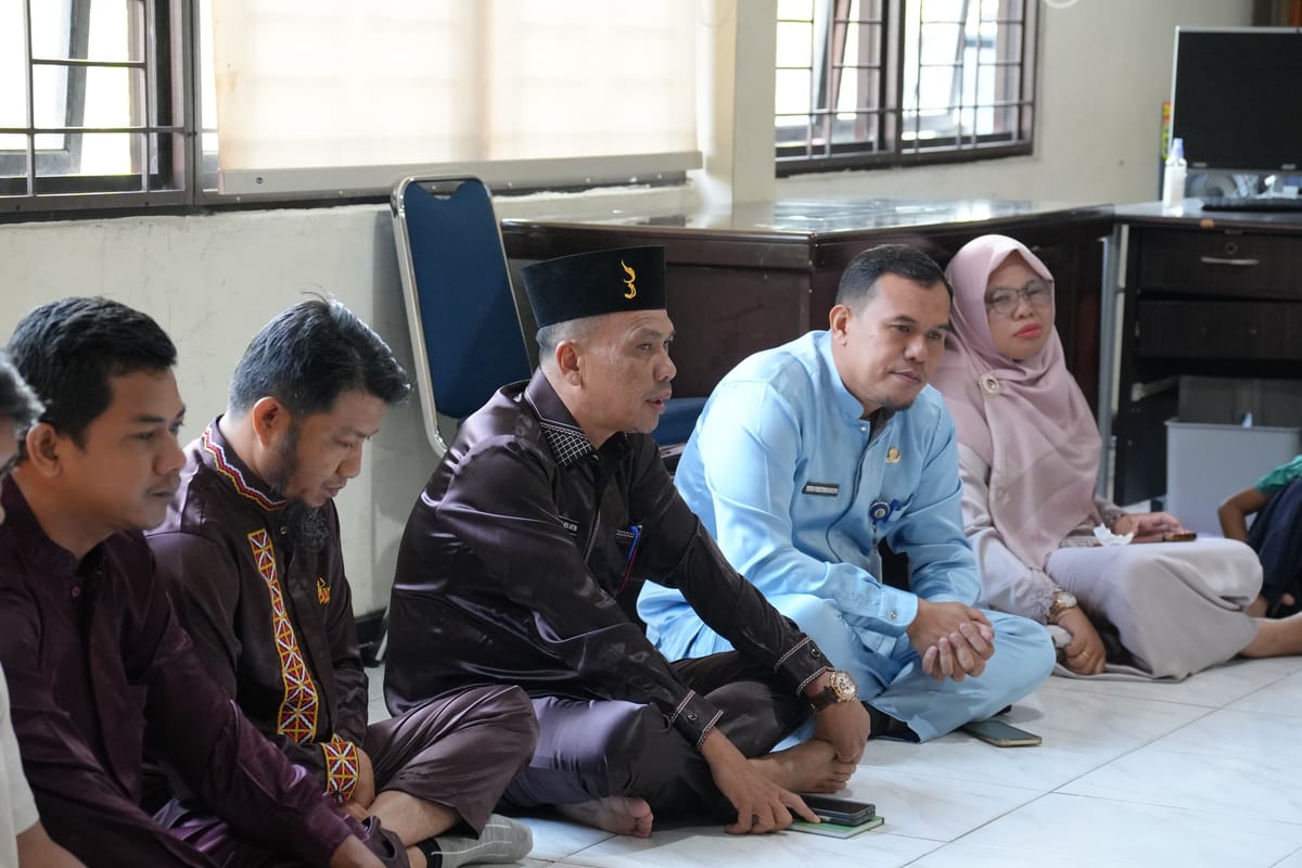 Belangsungkawa Atas Meninggalnya Kadis Kominfoss H.Doni Aprialdi, ASN, PPPK dan Tenaga Honor Adakan Doa Bersama dan Yasinan