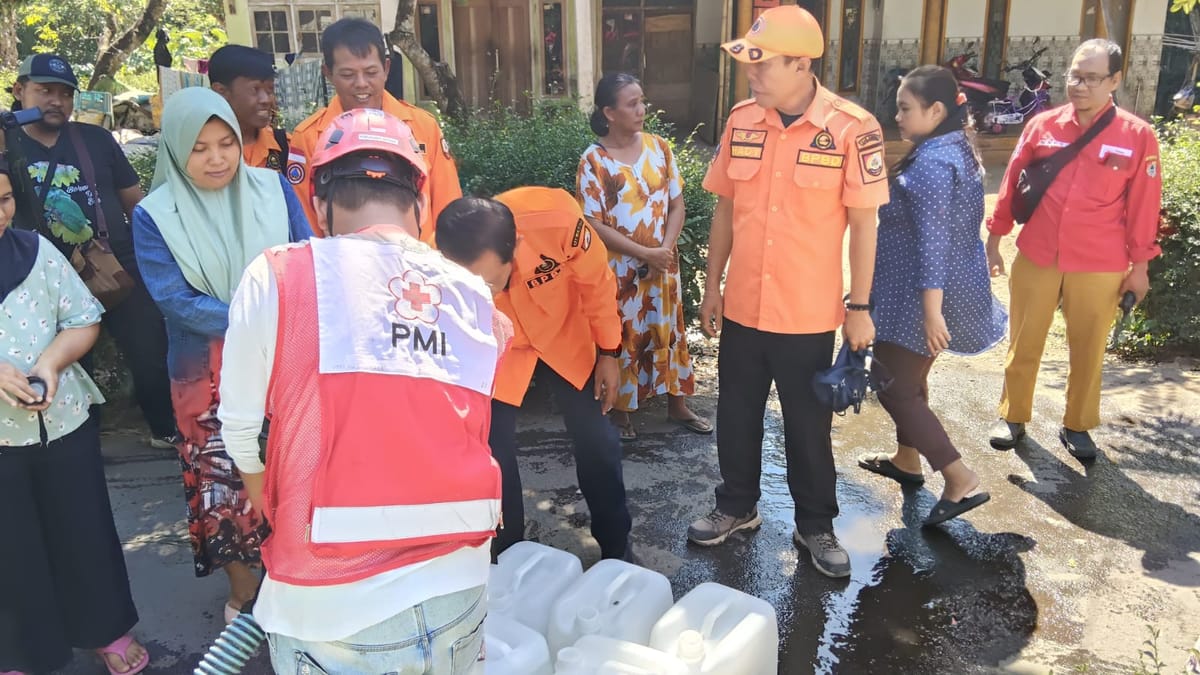 BPBD dan PMI Salurkan 9.000 Liter Air Bersih untuk Warga Terdampak Kekeringan di Jember