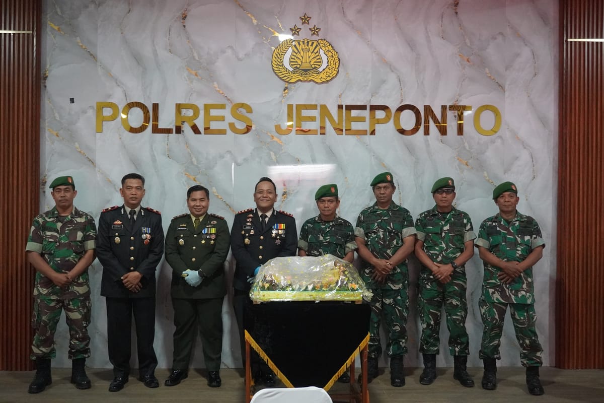 Bawa Tumpeng ke Mapolres,Dandim 1425 Jeneponto Hadirkan Kejutan Bermakna di Hari Bhayangkara ke-80
