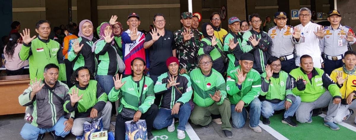 Pangkalan Ojol di Terminal Pulo Gebang Diresmikan, Pengemudi Tak Perlu Mangkal di Bahu Jalan