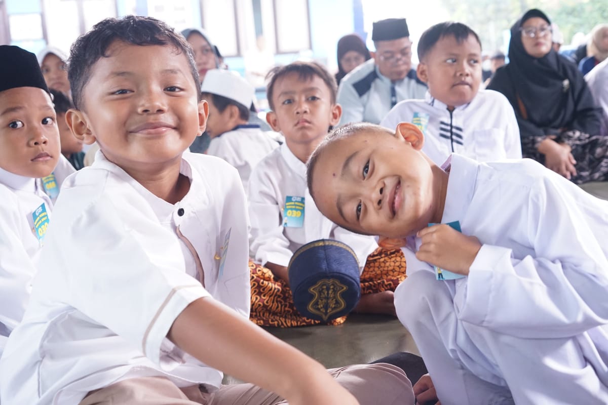 Senyum dan Harapan Baru dari Ruang Khitan,  Kepedulian PLN 100 Anak Dhuafa