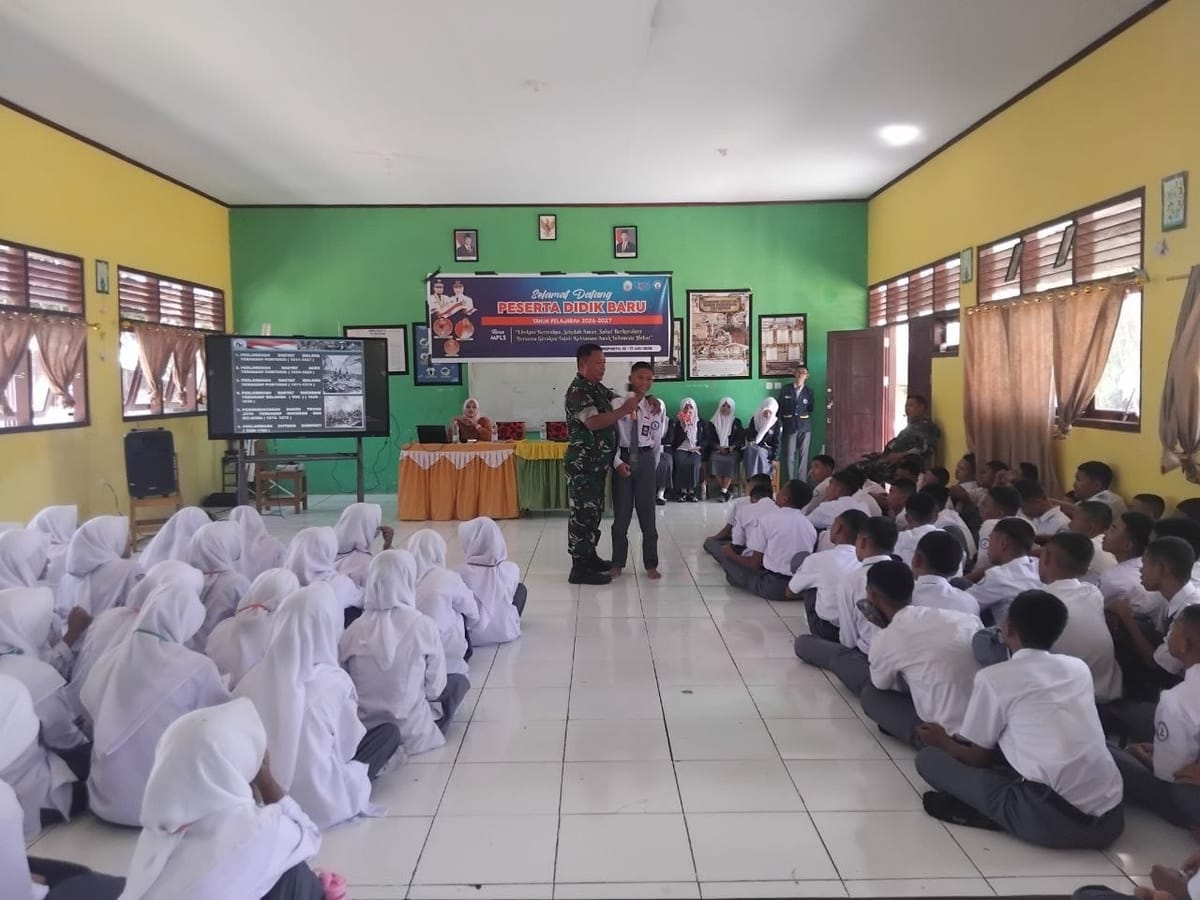 Tanamkan Nasionalisme Sejak Dini, Danramil Bangkala Bekali Siswa Baru SMA Negeri 4 Jeneponto dengan Wawasan Kebangsaan