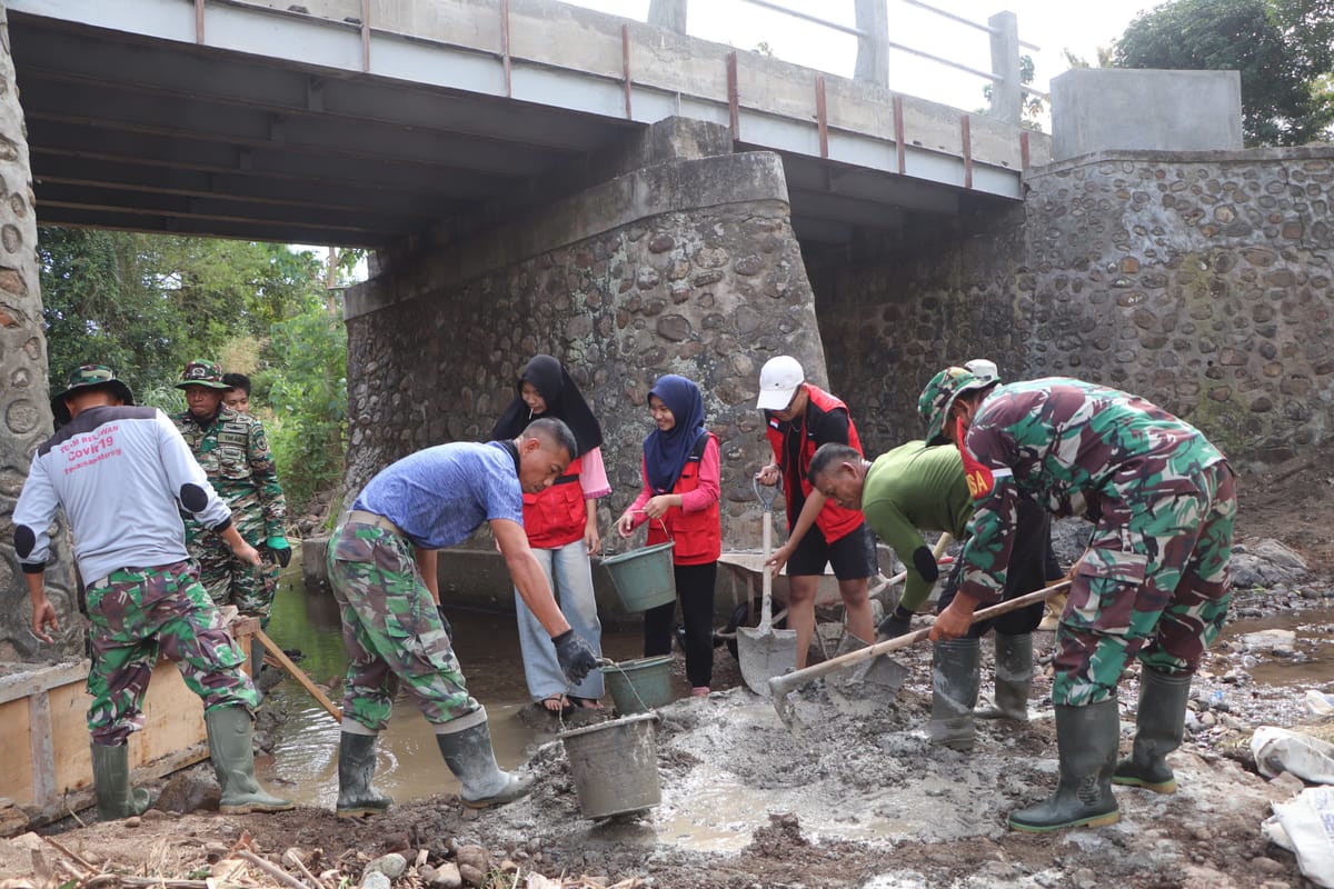Sinergi TNI, Mahasiswa KKN Unhas, dan Warga Bangun Jembatan Garuda Merah Putih di Jeneponto