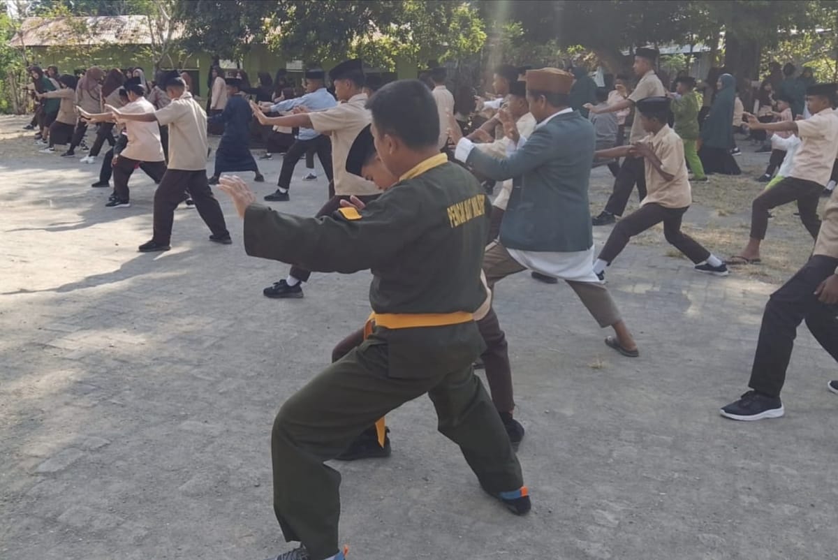 Disiplin, Tangguh dan Berkarakter, Kodim 1425/Jeneponto Perkenalkan Pencak Silat Militer kepada Santri