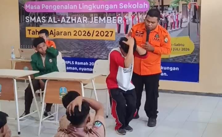 Sejumlah 185 Siswa SMAS Al Azhar Jember Diajari Cara "Bersahabat" dengan Gempa Bumi