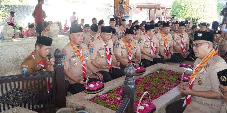 Kegiatan Ziarah Bagian Dari Pendidikan Karakter Dan Pembelajaran Sejarah