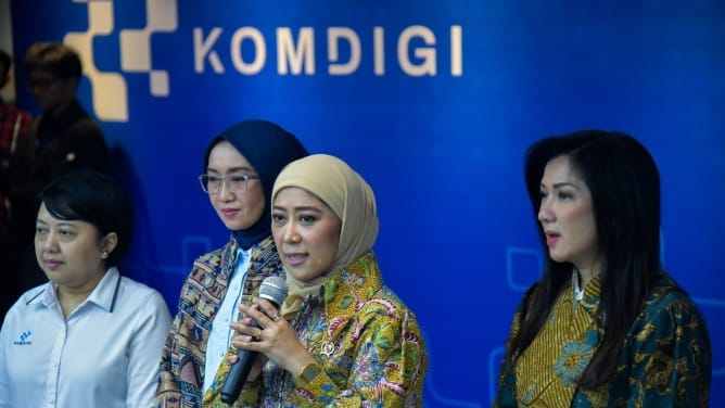 Marak Hoaks Demo Jelang HUT RI, Menkomdigi Minta Media Cepat Klarifikasi