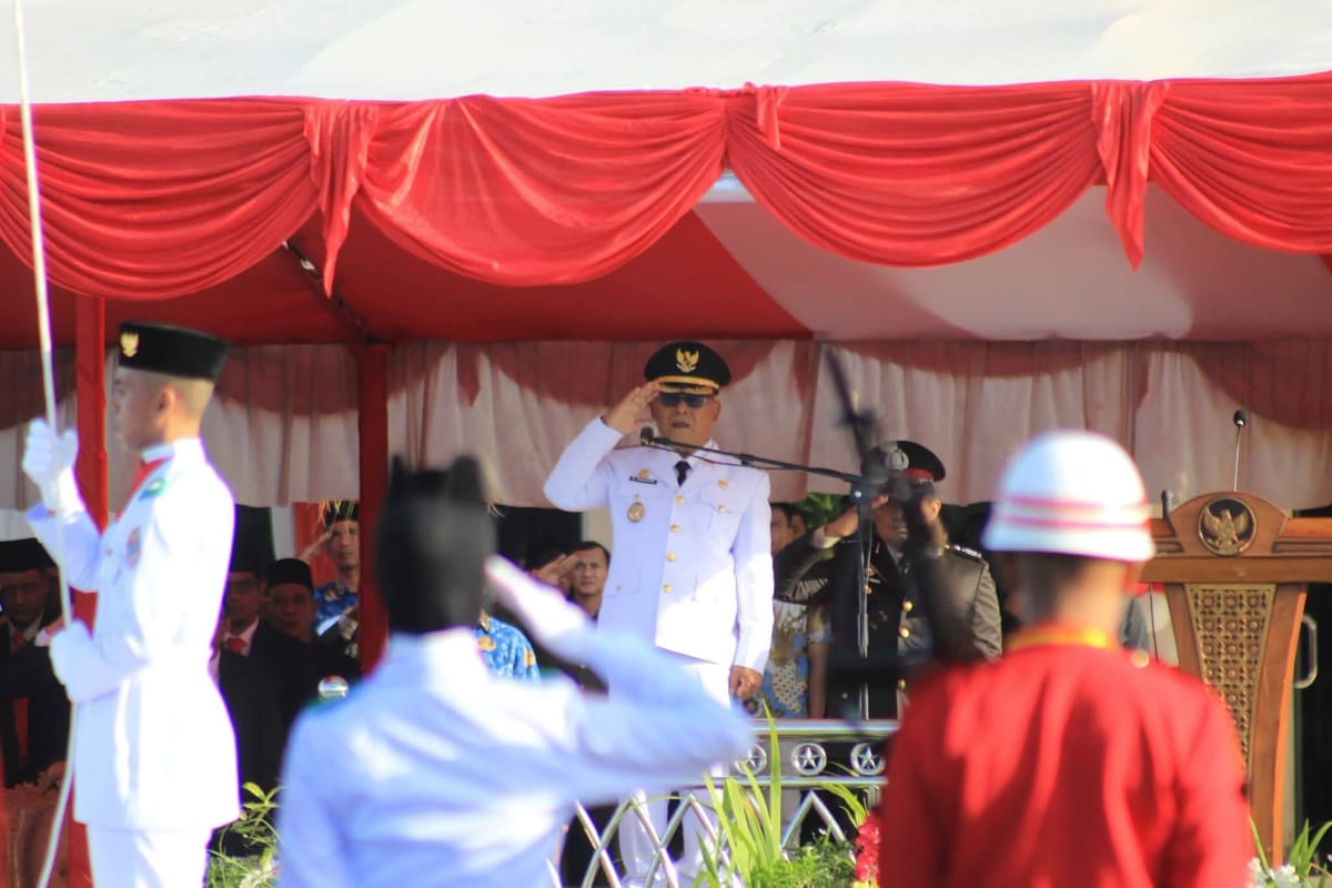 HUT ke-81 Kemerdekaan RI, Bupati Yulianto Pimpin Upacara dan Serahkan Sejumlah Penghargaan