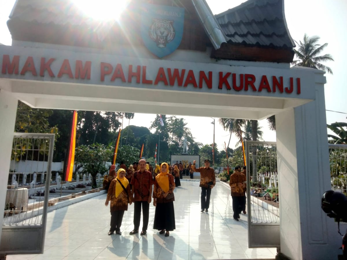 Peringati HUT ke-64, PWRI Kota Padang Ziarah ke TMP Kuranji
