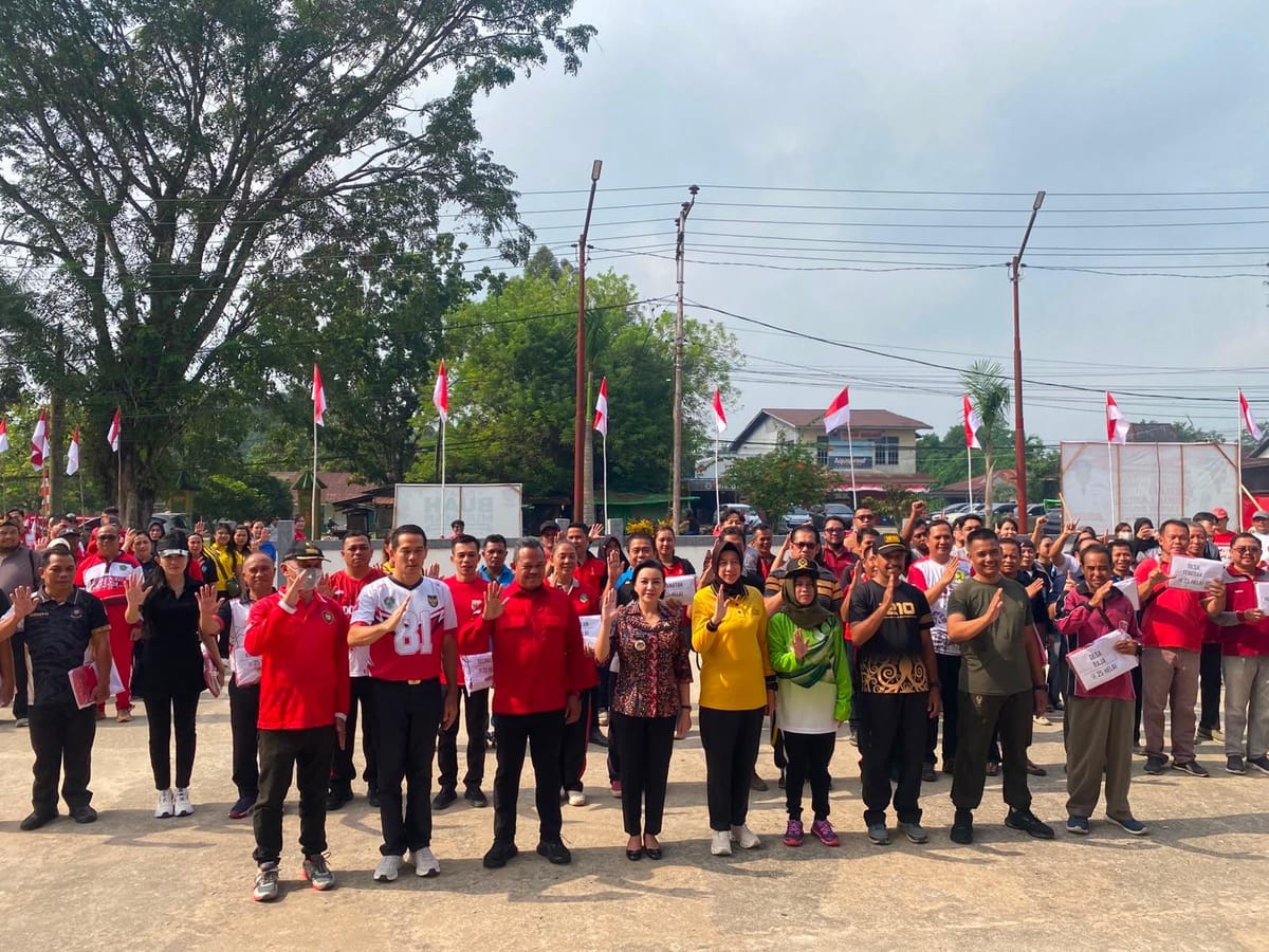 Menyalakan Semangat Kemerdekaan, Bagikan  Bendera Merah putih