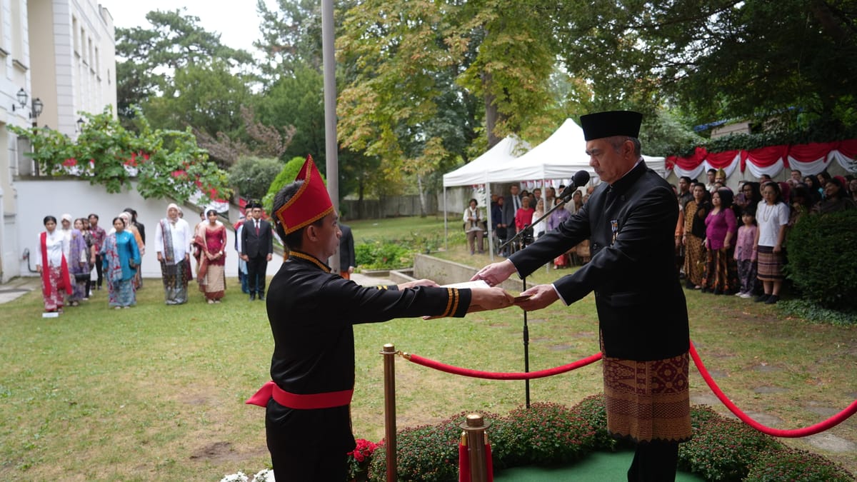 Bahasa Indonesia Makin Mendunia: Dr. Gabriele Weichart Raih Diaspora Award di Austria