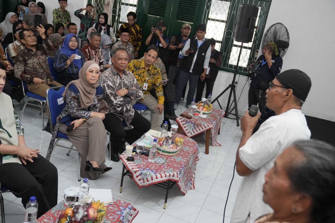 Menkomdigi Tinjau Uji Coba Perlinsos Digital di Sleman, Pastikan Bansos Tepat Sasaran