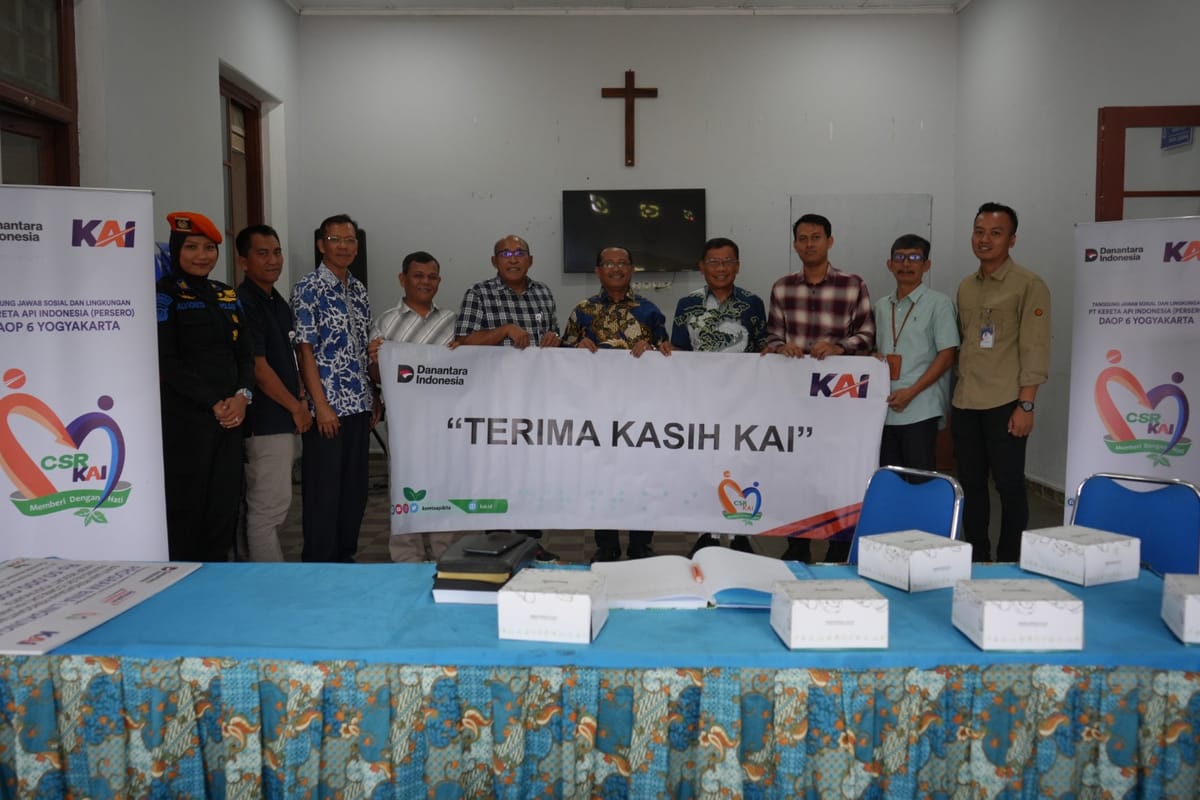 KAI Daop 6 Yogyakarta Salurkan TJSL Rp50 Juta untuk Fasilitas Gereja HKBP Resort Yogyakarta