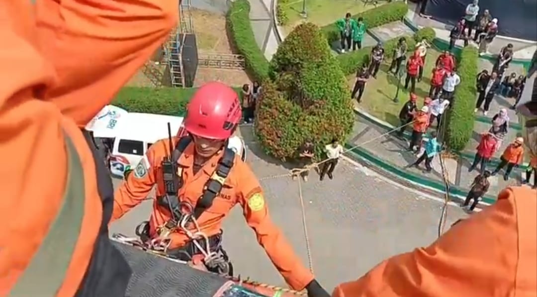 Demonstrasi Flying Fox di UIN Saizu Berujung Kecelakaan, Mahasiswi Dievakuasi Tim SAR