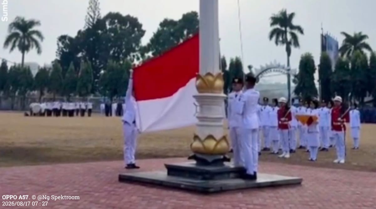 M. Faizullah Annur Siswa SMKN 3 Kotabumi, Lampung Utara Bertugas Sebagai Pengerek Bendera Upacara HUT Ke 81 RI