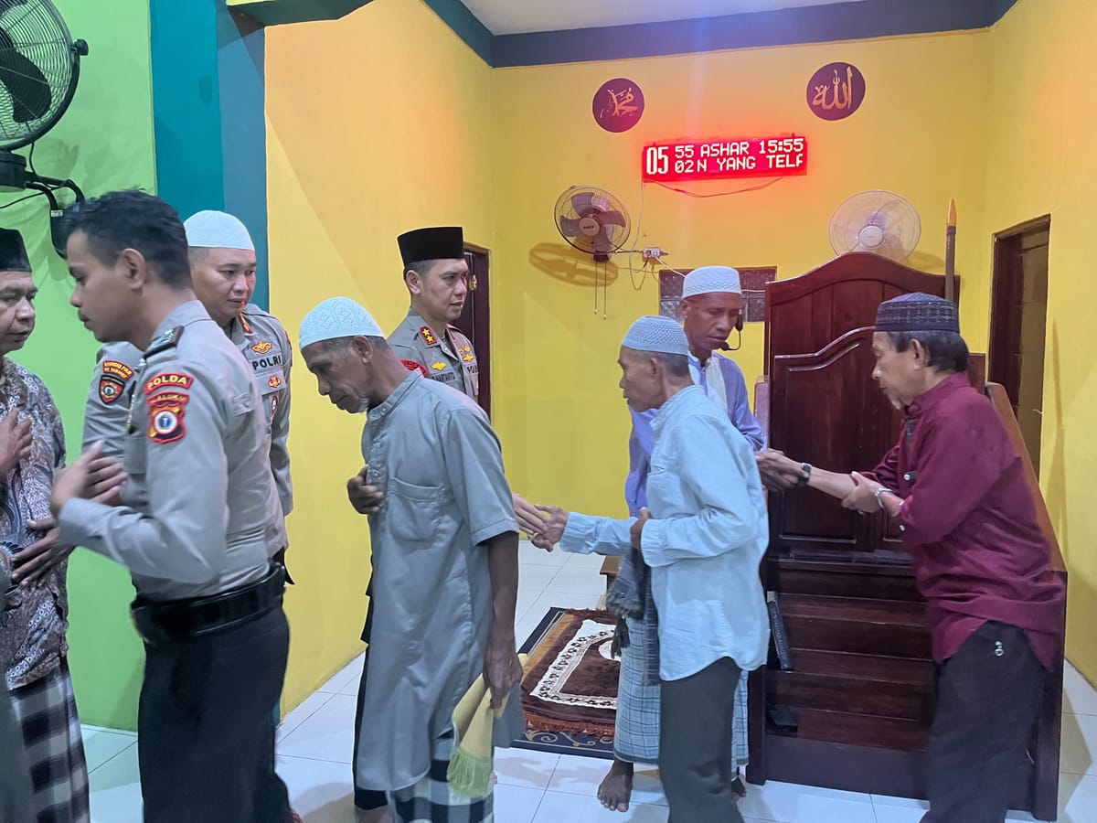 Subuh Berjamaah di Ahuru, Kapolda Maluku Dorong Warga Jadi Mitra Strategis Jaga Kamtibmas