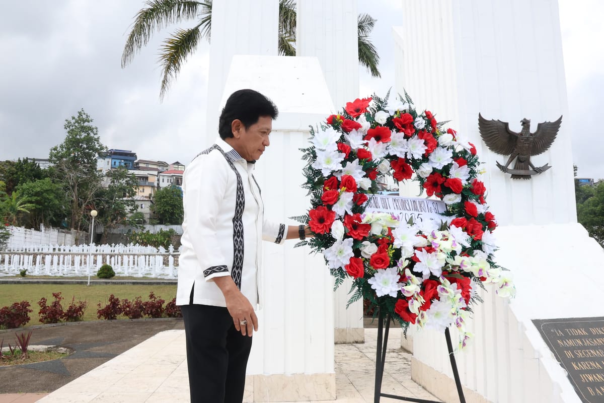 Sekda Maluku Sadali Ie Pimpin Ziarah di TMP Kapahaha
