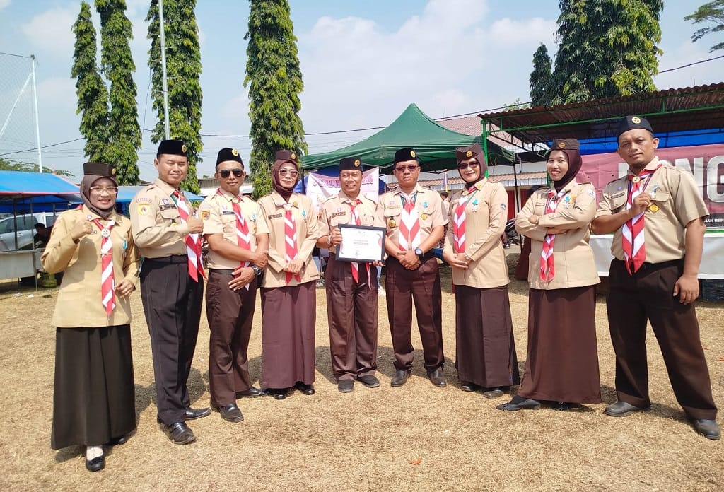 Sebanyak 7 Pembina Pramuka Kwartir Ranting Batang Menerima Tanda Lencana Pancawarsa