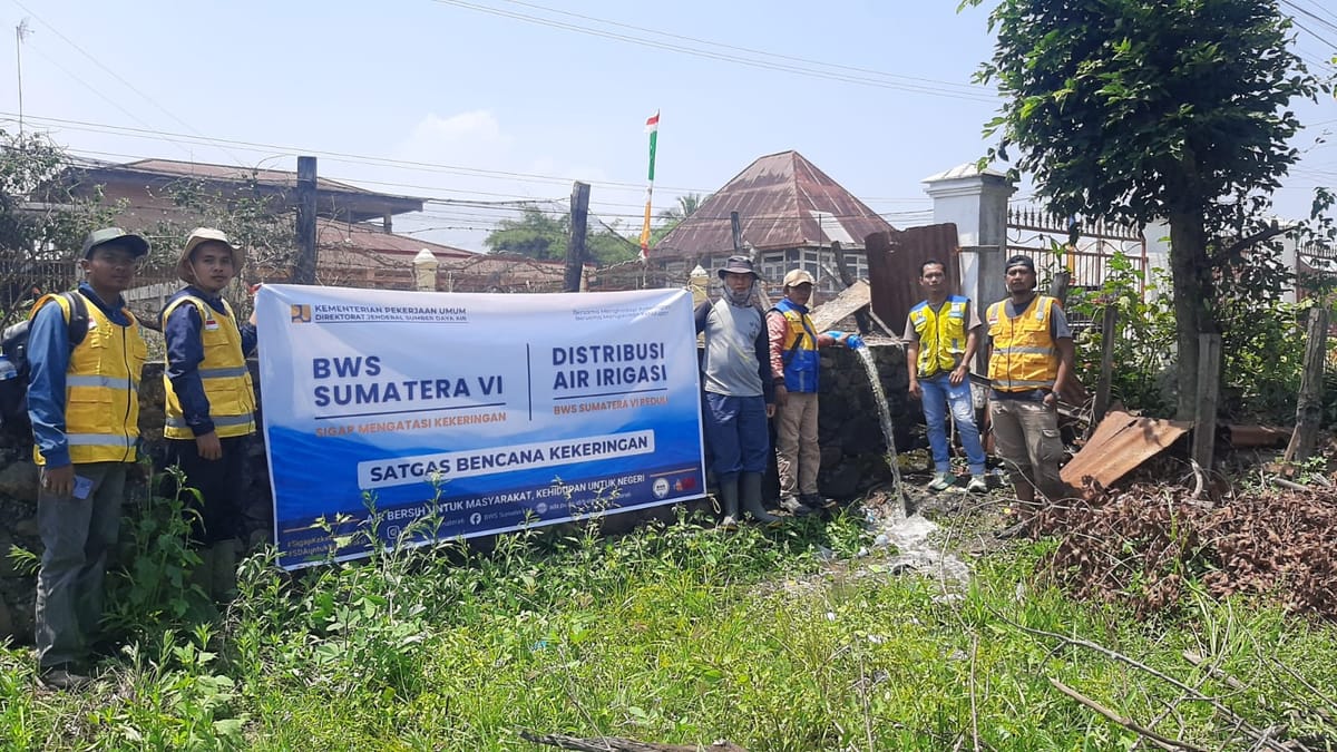Persawahan di Kota Sungai Penuh Dialirkan Air Irigasi Akibat Kekeringan