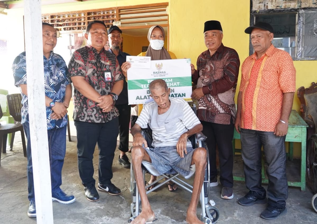 Bantuan Kursi Roda untuk Warga Kampung Pisang Kota Ternate