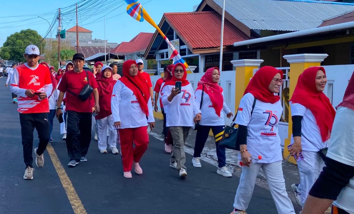 Kemenag Ternate Semarakkan Jalan Sehat Kerukunan Dies Natalis ke-60 IAIN Ternate