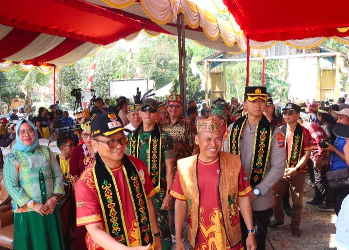 Angkat Tema ‘ARAI HEWU’, Festival Budaya Dayak Maanyan Warukin Resmi Dibuka Bupati Tabalong