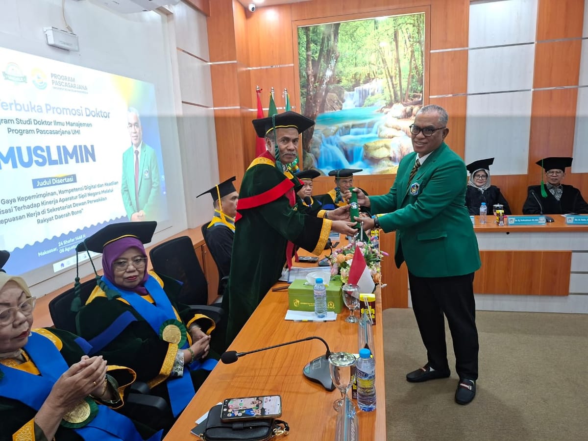 Muslimin Raih Doktor, Membongkar Paradoks Digitalisasi Birokrasi di DPRD Bone