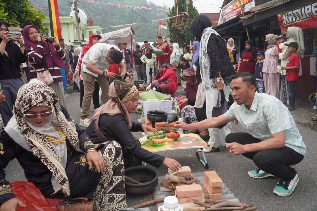 53 Kelompok Adu Kreasi Masak Sambalado Tanak, Bukik Tui Barasok Hidupkan Tradisi Minangkabau
