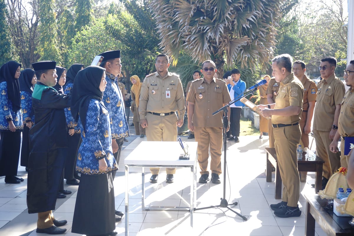Bupati Jeneponto Pimpin Upacara Bendera, Dirangkaikan Penyerahan SK dan Pengambilan Sumpah PNS