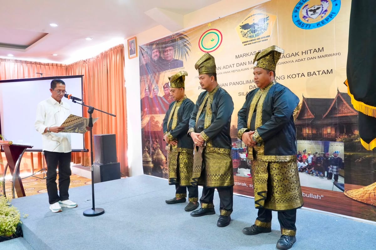 Panglima Sambang Kota Batam Dilantik Dengan Acara Adat Tepung Tawar