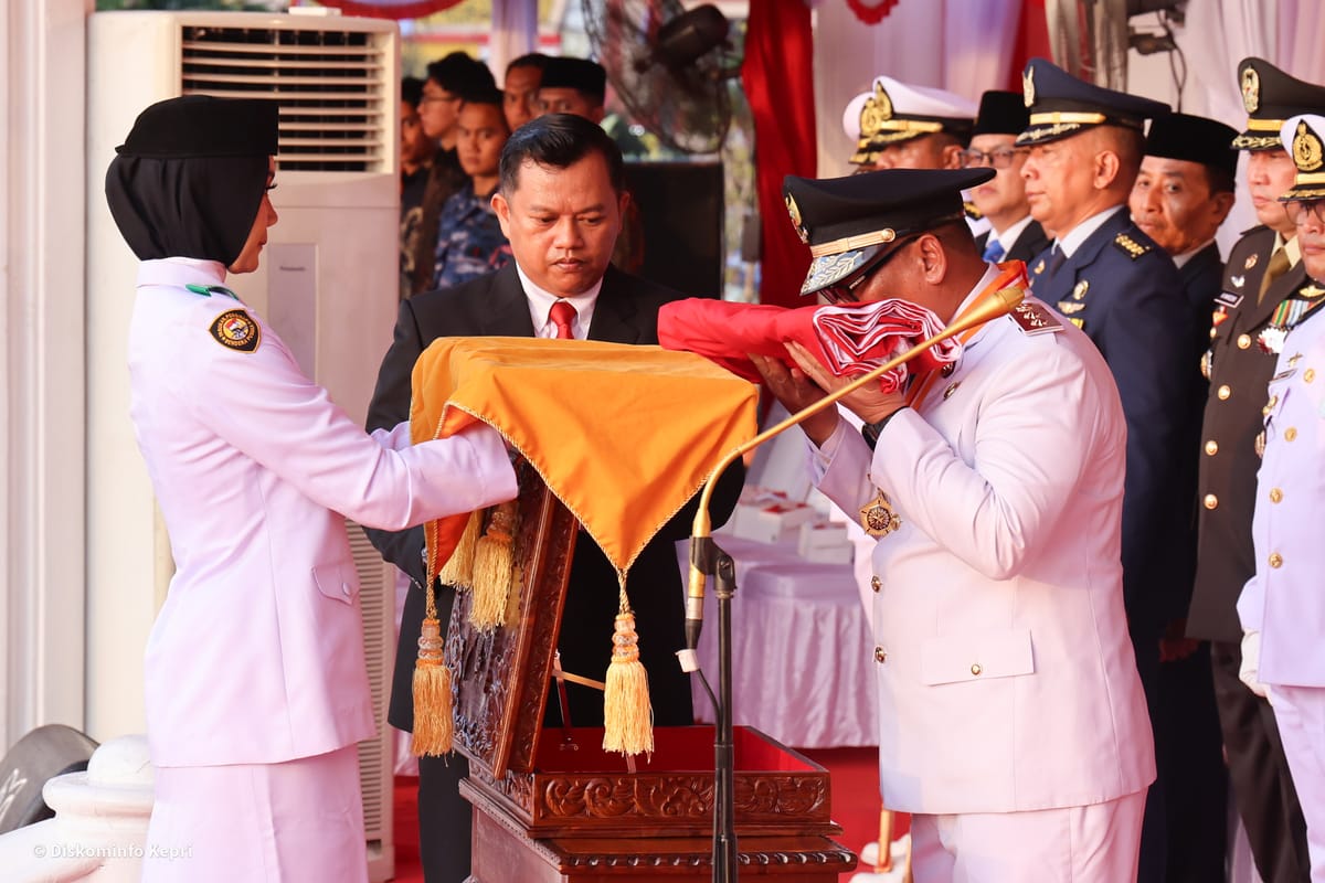 Wakil Gubernur Kepri Bertindak selaku Inspektur Upacara Penurunan Bendera Merahah Putih