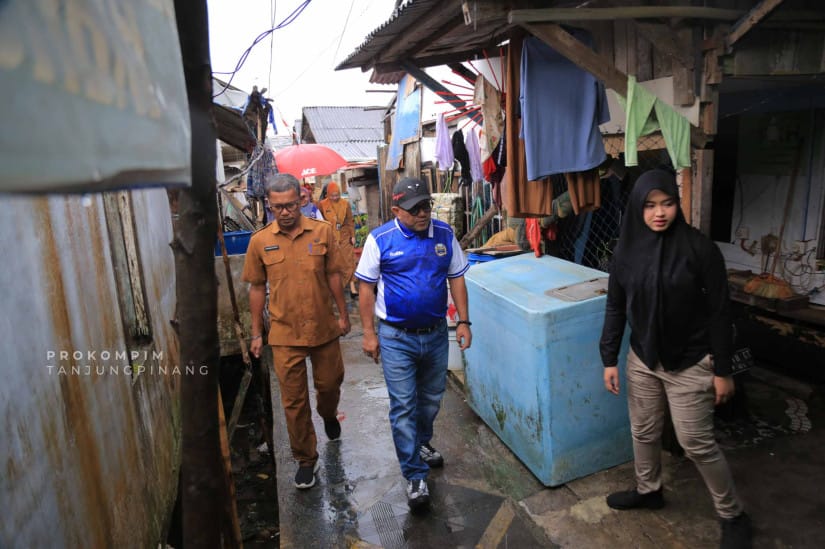 Wali Kota Tanjungpinang Tinjau Rumah Masyarakat yang Rusak Berat