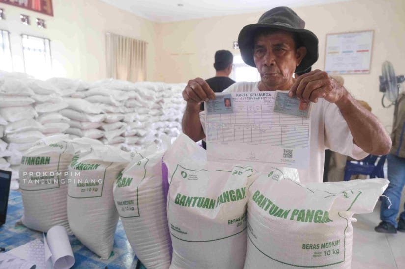 22.174 Warga Tanjungpinang Terima Bantuan Pangan berupa Beras dari Pemerintah