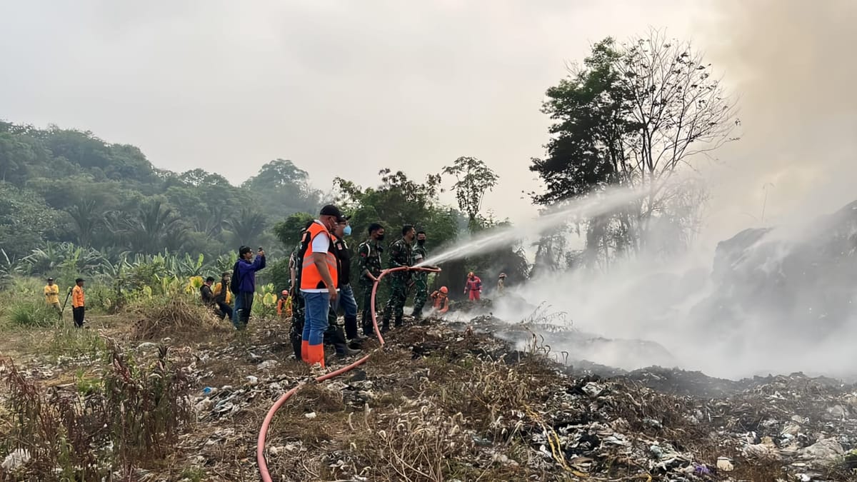 Empat Titik Api Masih Menyala, Pemkab Bogor Tutup TPA Galuga Sehari