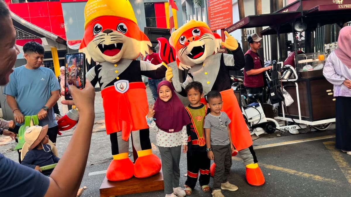 Maskot Porprov XVI Sumbar Si Rimau Muncul di CFD Padang, Bikin Warga Penasaran