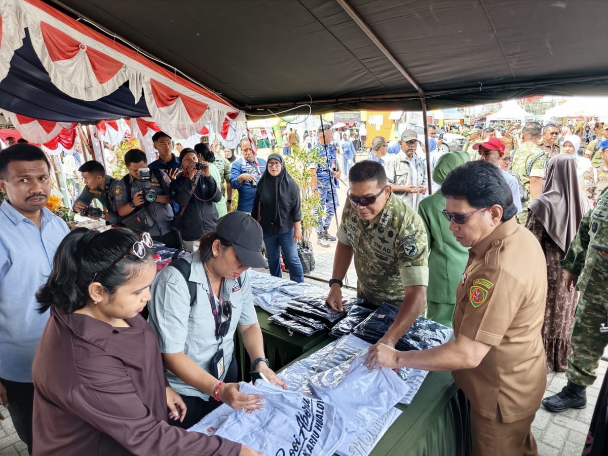 Sekda Maluku Wakili Gubernur Apresiasi Bazar Murah HUT ke-81 TNI