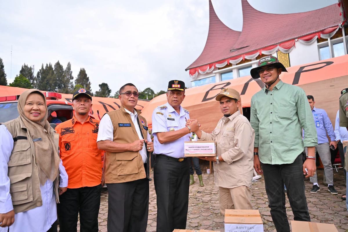 Wujud Solidaritas, Pemko Payakumbuh Salurkan Bantuan dan Terjunkan Tim Bersihkan Material Galodo Solok