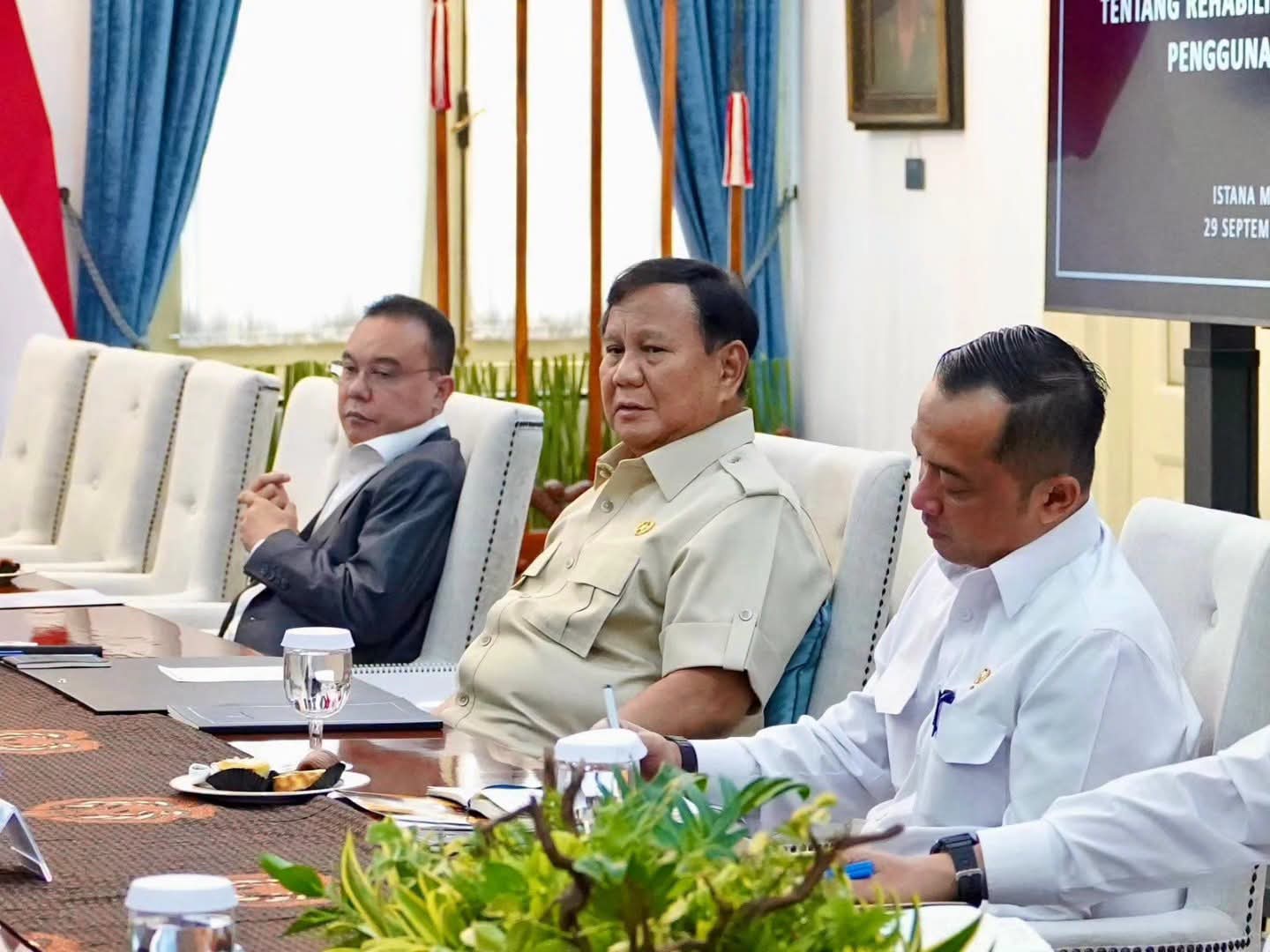 Presiden Prabowo Subianto Berdiskusi dengan Sejumlah Menteri dan Pimpinan Lembaga